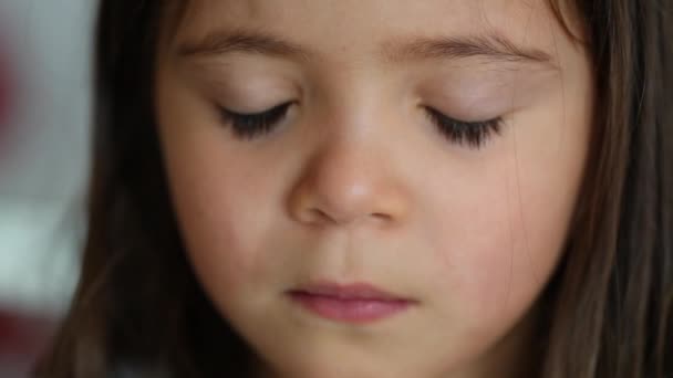 Pensive Small Girl Eyes Closed Meditating Child Opening Eye — 비디오
