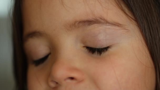 Little Girl Eyes Closed Contemplation Pensive Child Praying — Stockvideo