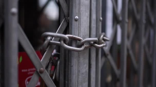 Store Front Locked Lock — стоковое видео