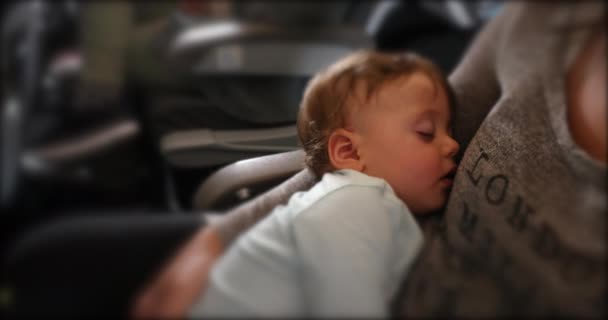 Baby Sleeping Airplane Parent Holding Infant Toddler Asleep While Flying — Stock video