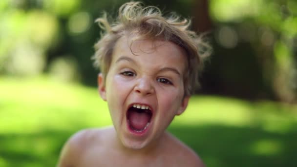 Entzückendes Kleinkind Das Zeitlupe 120Fps Schreit Junge Schreit Mit Offenem — Stockvideo