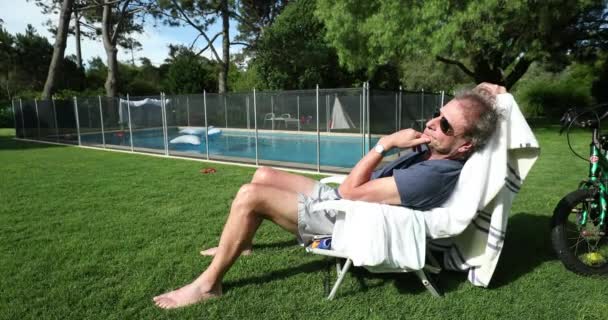 Senior Man Resting Outdoor Backyard Home Garden Swimming Pool Older — Stockvideo
