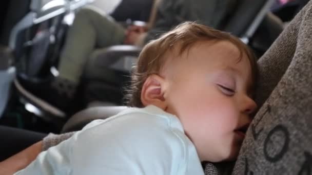 Baby Sleeping While Traveling Plane Infant Asleep Travelling Airplane — Vídeos de Stock