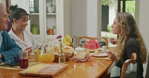 Happy Couple Having Breakfast Teenage Daughter Sitting Kitchen Table Father — Foto de Stock