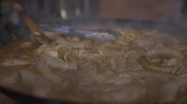 Lezzetli bir yiyeceğe yakın.