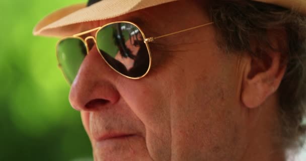 Older Man Face Wearing Dark Sunglasses Hat Outdoors Senior Man — Vídeo de stock