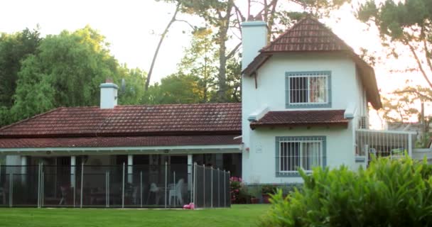 Belle Maison Résidentielle Jardin Extérieur Arrière Cour Extérieure — Video