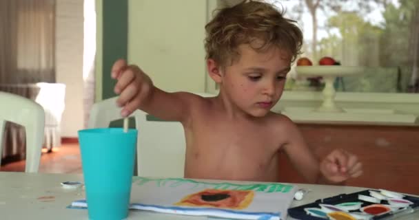 Çocuklar Evde Resim Işi Yapıyor — Stok video