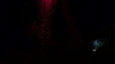 Kutudan parlayan havai fişekler