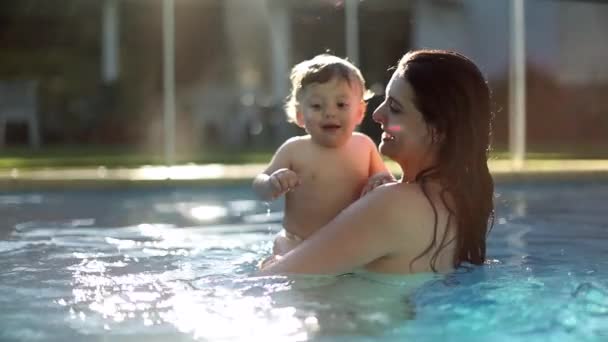 Happy Toddler Swimming Pool Splashing Water Slow Motion 120Fps Mother — Vídeo de Stock