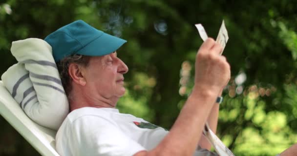 Older Man Reading Newspaper Senior Person Relaxing Enjoying Retirement — Vídeos de Stock