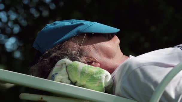 Man Napping Face Covered Hat Senior Retired Man Sleeping Outdoors — Stock videók