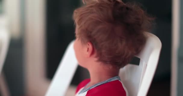 Barn Pojke Som Inte Håller Med Skakande Huvud Unge Som — Stockvideo