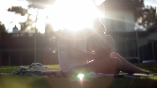 Dreamy Lens Flare Outdoors Mother Baby Infant Together Dreamlike Scene — Vídeo de Stock