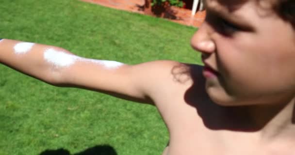 Parent Spraying Sunscreen Lotion Child Boy Arm — Stock Video