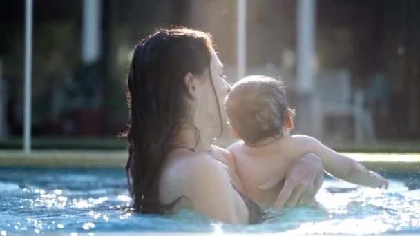 Mother Playing One Year Old Baby Infant Swimming Pool — Vídeo de Stock