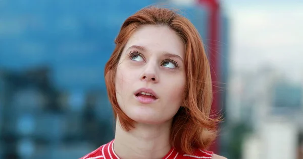 Frau Mit Gelangweilten Gefühlen Gesicht Rotschopf Mädchen Rollende Augen — Stockfoto