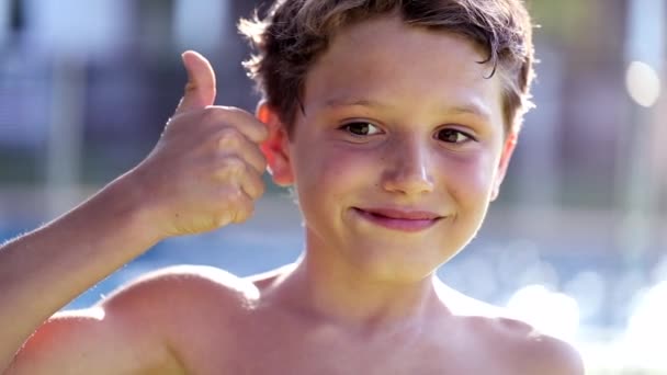Young Boy Portrait Giving Thumbs Camera Handsome Child Gives Thumb — Video Stock
