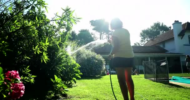 Person Water Plants Water Hose Sunlight Residential Home Garden — Stock videók