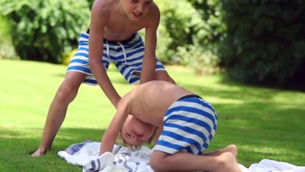 Brother Bullying Younger Brother Otuside Siblings Wrestling Fighting Each Other — Stock Video