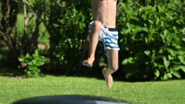 Young Boy Running Jumping Pool Water — Vídeo de Stock