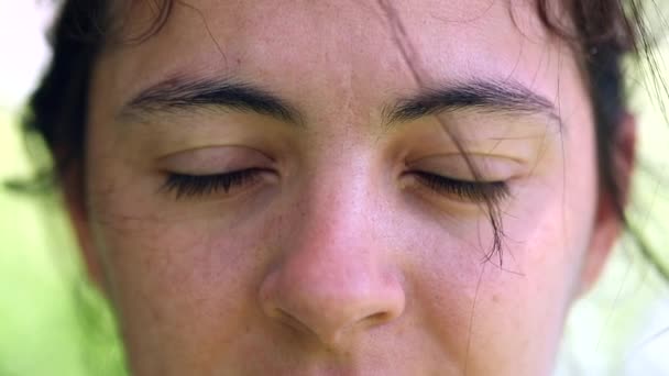 Meditative Woman Closing Eyes Thinking Deeply Girl Closes Eye Contemplation — Stockvideo