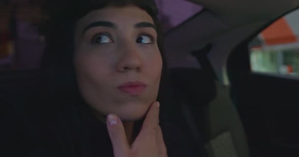 Young Woman Car Backseat Stuck Traffic Night Commuting Work Anxious — Αρχείο Βίντεο