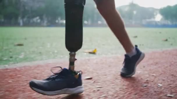 Atleta Disabile Che Allena All Aperto Correndo Con Gamba Protesica — Video Stock