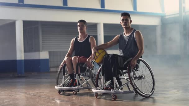 Deux Joueurs Handicapés Fauteuil Roulant Athlétisme Paralysé Athlètes Hispaniques — Video