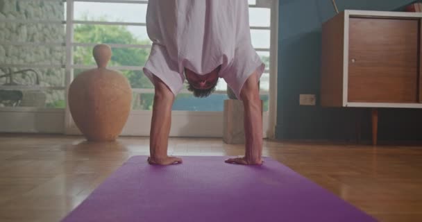 Athlete Man Balances Upside Yoga Practice Person Practicing Balance Position — Stockvideo