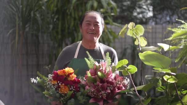 Florist Entrepreneur Holding Bouquet Flower Arrangement Ready Customer Delivery Male — 图库视频影像