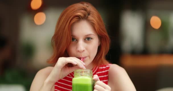 Pretty Redhair Girl Drinking Healthy Green Juice — Stock Video