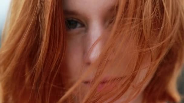 Pretty Red Hair Young Woman Green Eyes Closeup Young Woman — Stock Video