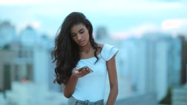 Young Black Woman Checking Cellphone Rooftop City Urban View Pretty — Stock Video