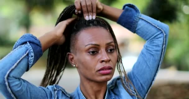 African Woman Adjusting Dread Hair — Stock Video