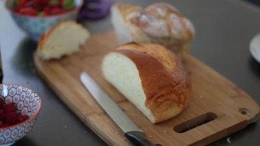 Brioche ekmeği, sabah kahvaltısı.