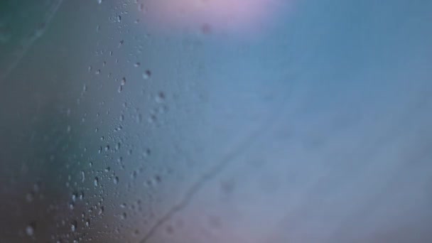 Verschwommene Abstrakte Tröpfchen Fenster Bei Regen — Stockvideo