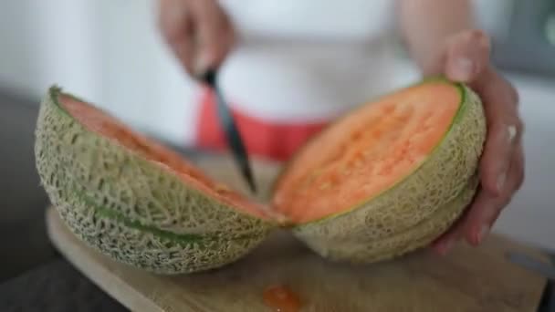 Melone Großaufnahme Halbieren — Stockvideo