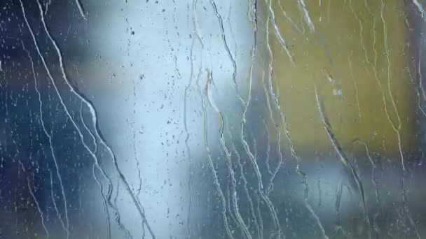 Krople Deszczu Oknie Jadącym Pociągiem Podczas Deszczu — Wideo stockowe