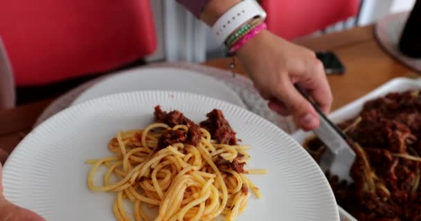 Pasta Bord Hand Serveren Spaghetti Carb Lunch Maaltijd — Stockvideo