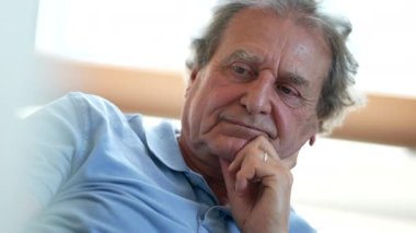 70 'lerde yaşlı bir adamın portresi.