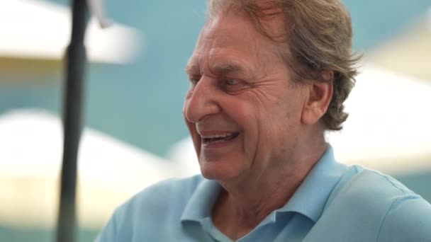 Ευτυχισμένος Ηλικιωμένος Άνδρας Πορτρέτο Πρόσωπο Closeup Μεγαλύτερο Πρόσωπο Χαμόγελο Και — Αρχείο Βίντεο