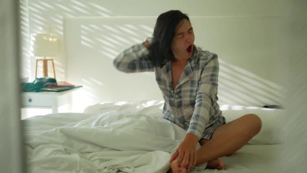 Woman Waking Morning Sitting Bed Yawning Person Wake — Stockvideo