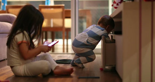 Kids Home Evening Children Bed Staring Smartphone Infant Boy Child — 스톡 사진