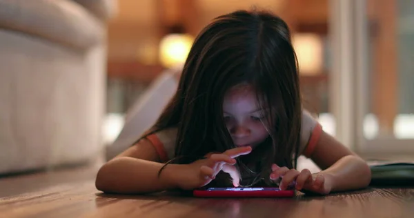 Little Girl Using Cellphone Device Night Home Child Staring Smartphone — Foto de Stock