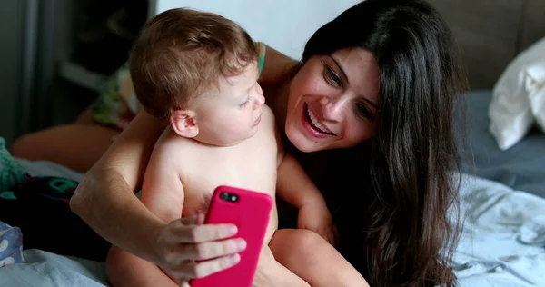 Candid Mother Taking Selfie Infant Baby Bedroom Home — 스톡 사진