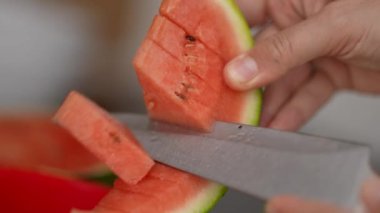 Dilimlenmiş karpuz meyvesi dilimleri.