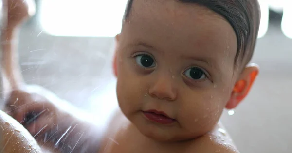 Portrait Baby Shower Parent Child Washing Showering Body — Stockfoto