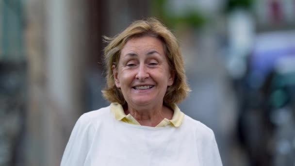Una Donna Anziana Attraente Con Espressione Divertente Ritratto Felice Persona — Video Stock