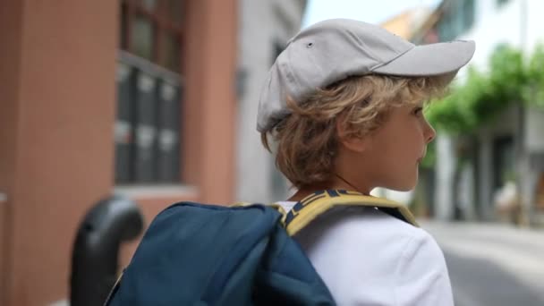 Retour École Garçon Aller École Portant Sac Dos Marche Dans — Video